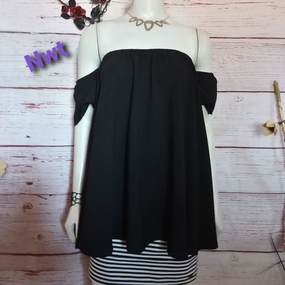 🌺I Jean's by Buffalo off shoulders top 🌺